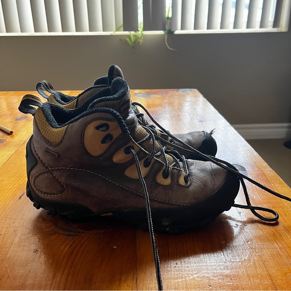 Leather Patagonia gortex hiking boot size women's 9 - Picture 3 of 3